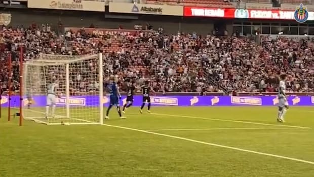 Macías scores twice as Chivas beat Santos 3-1